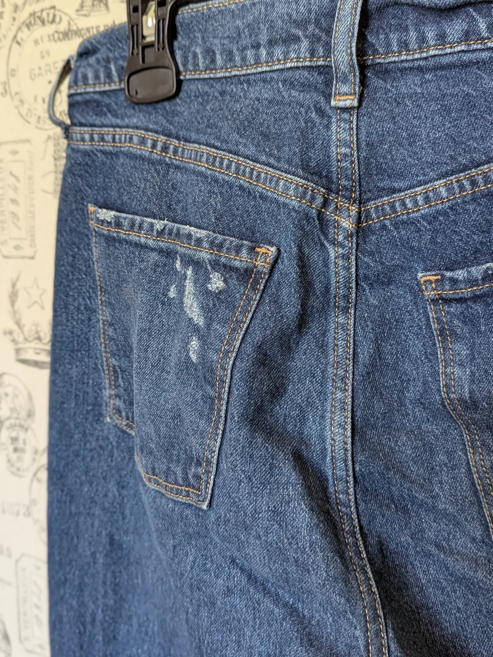 Old Navy Women’s Dark Blue Distressed High Rise Slouchy Straight-Leg Jeans 8-10